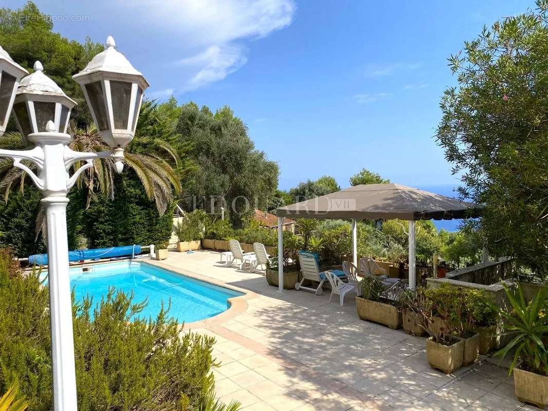 Appartement à ROQUEBRUNE-CAP-MARTIN