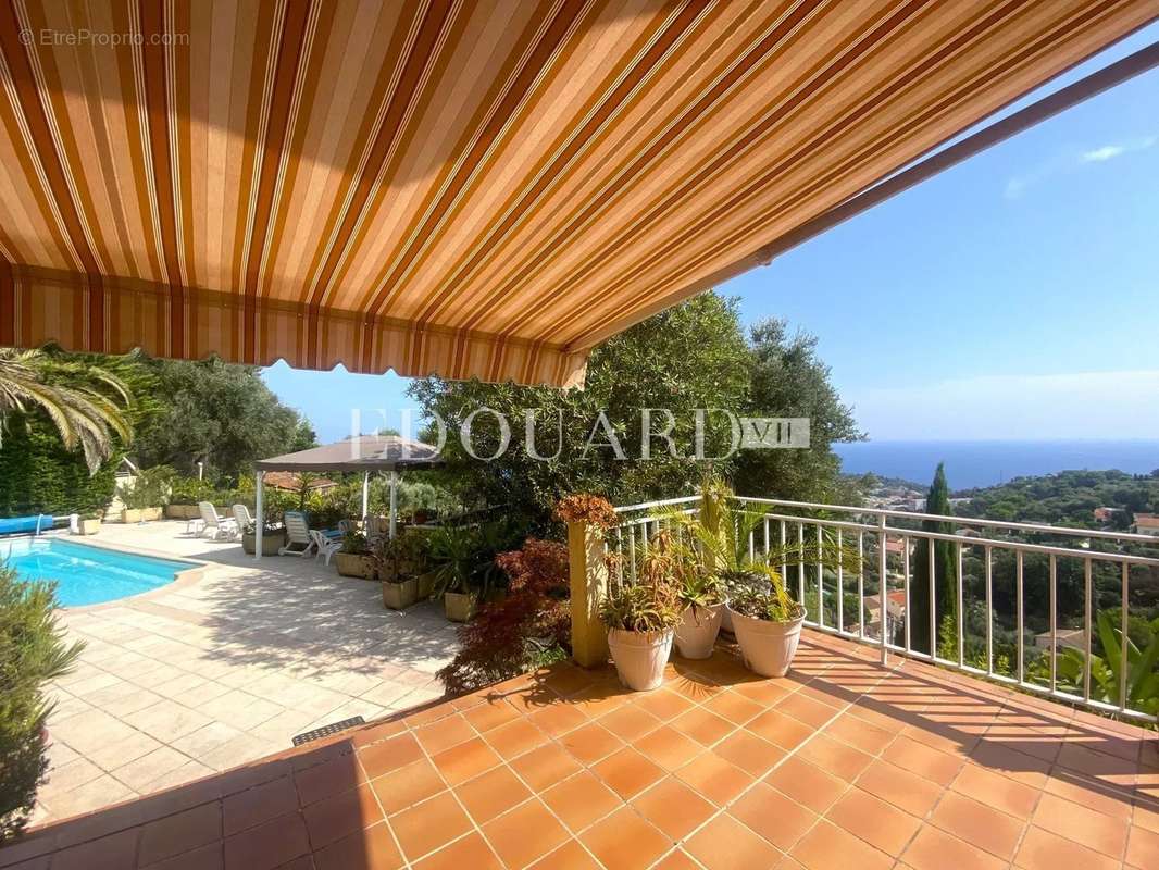 Appartement à ROQUEBRUNE-CAP-MARTIN