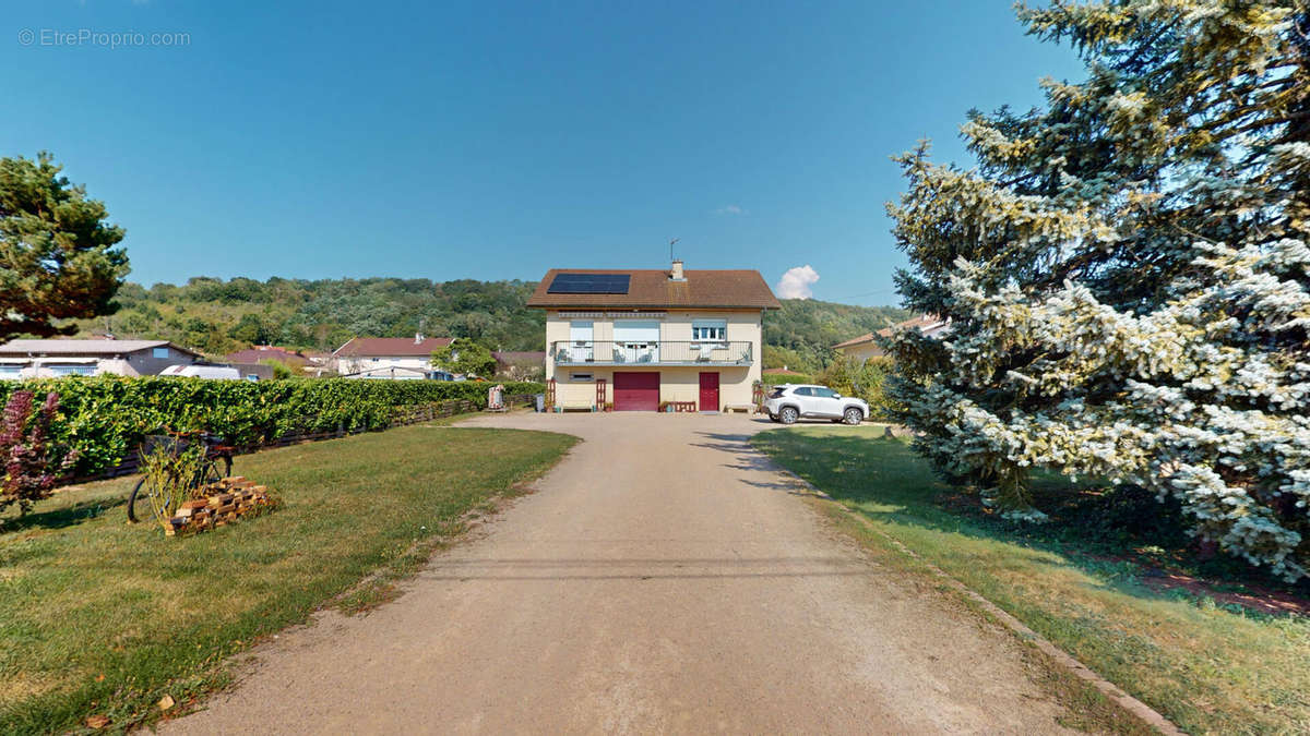 Maison à SAINT-DENIS-EN-BUGEY