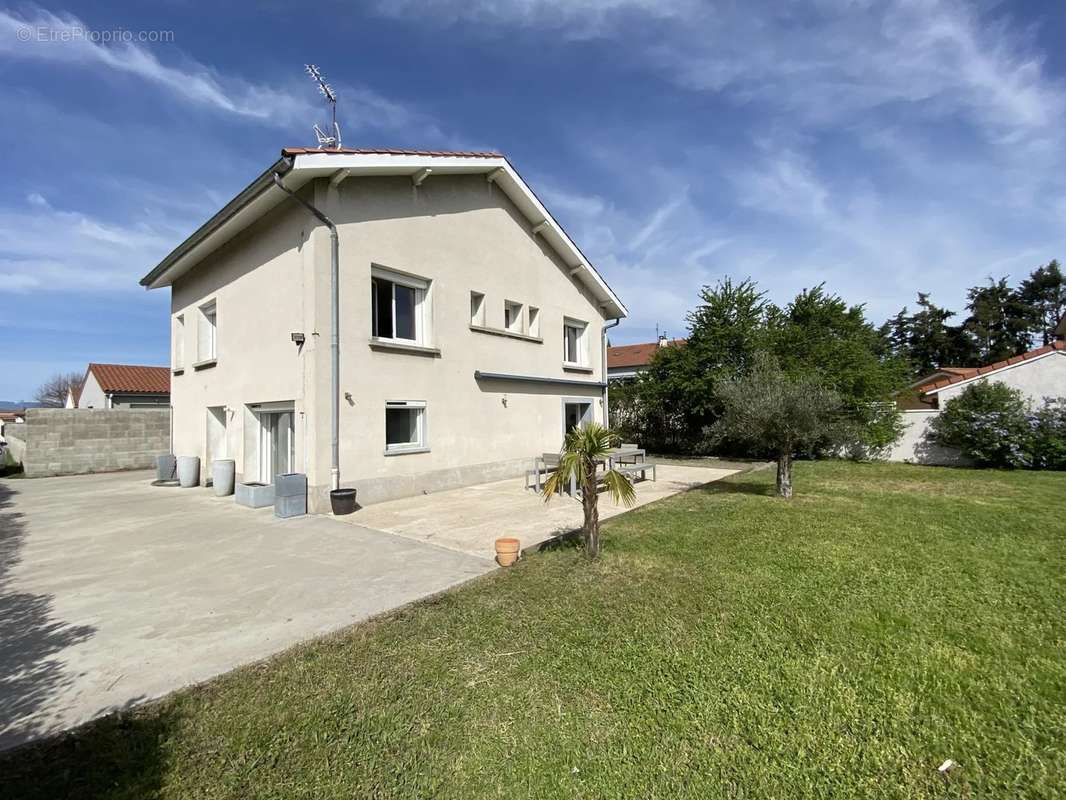 Maison à MONTROND-LES-BAINS