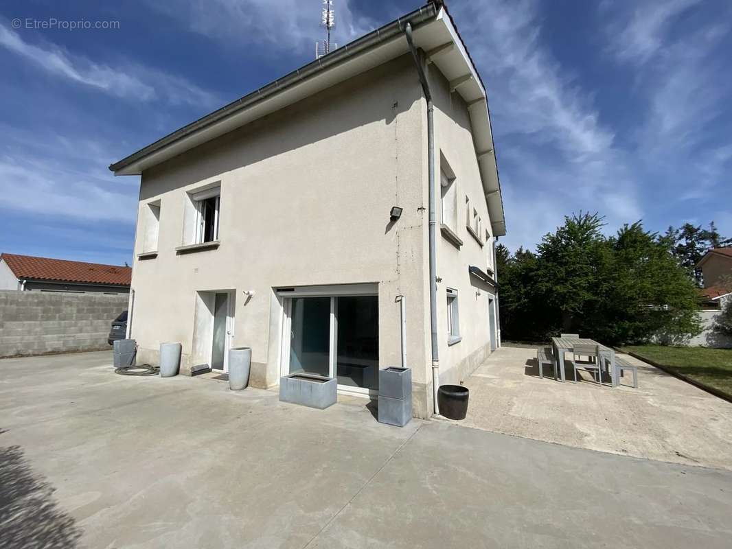 Maison à MONTROND-LES-BAINS