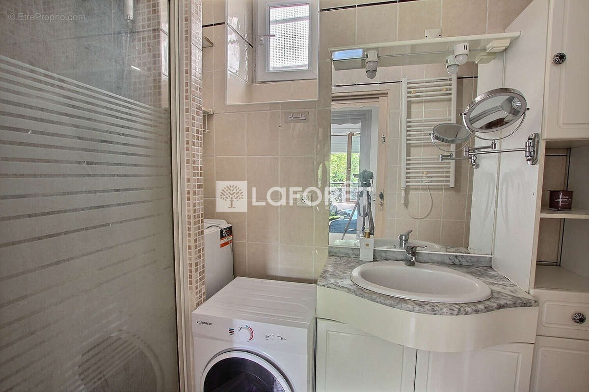 Appartement à COURBEVOIE