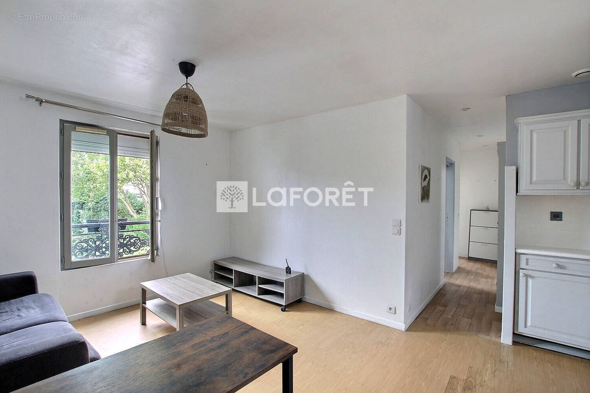 Appartement à COURBEVOIE