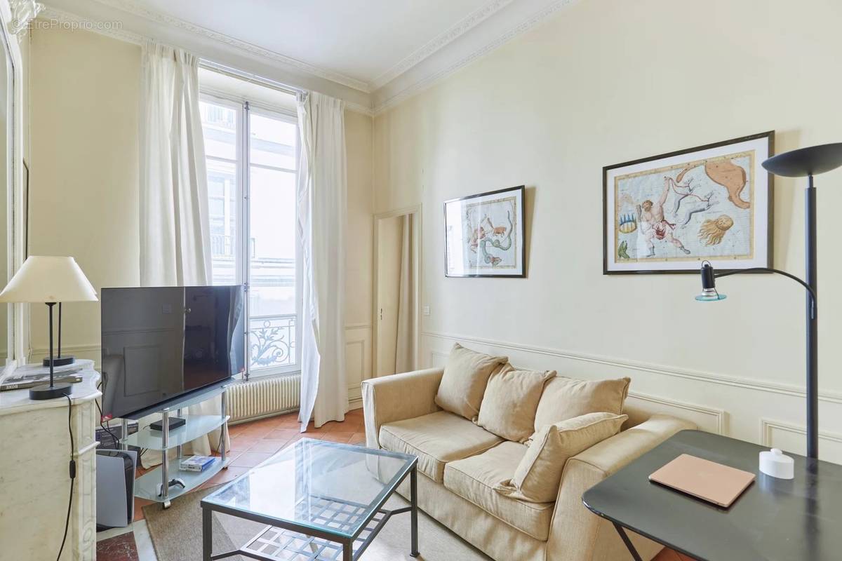 Appartement à PARIS-7E