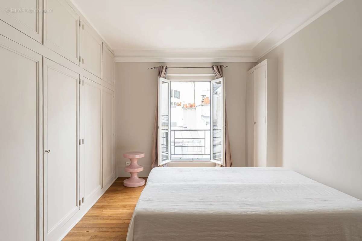 Appartement à PARIS-8E