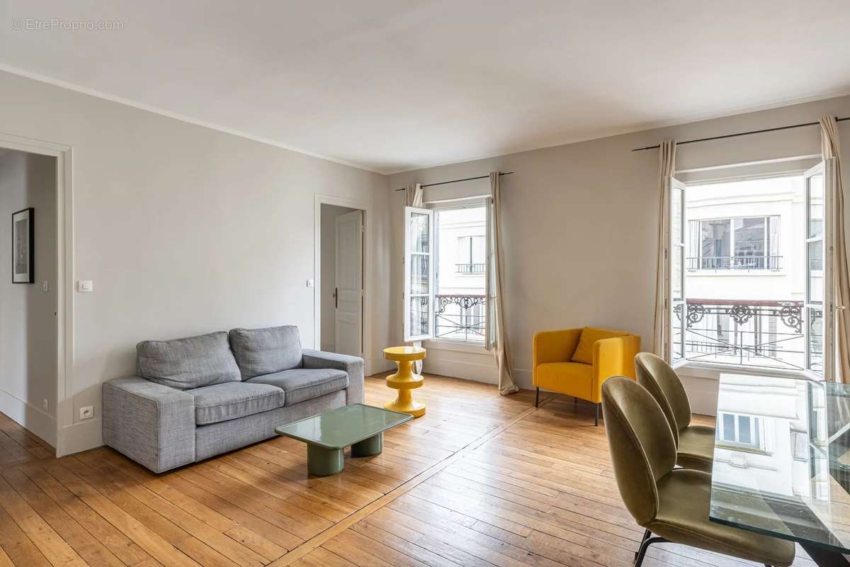 Appartement à PARIS-8E