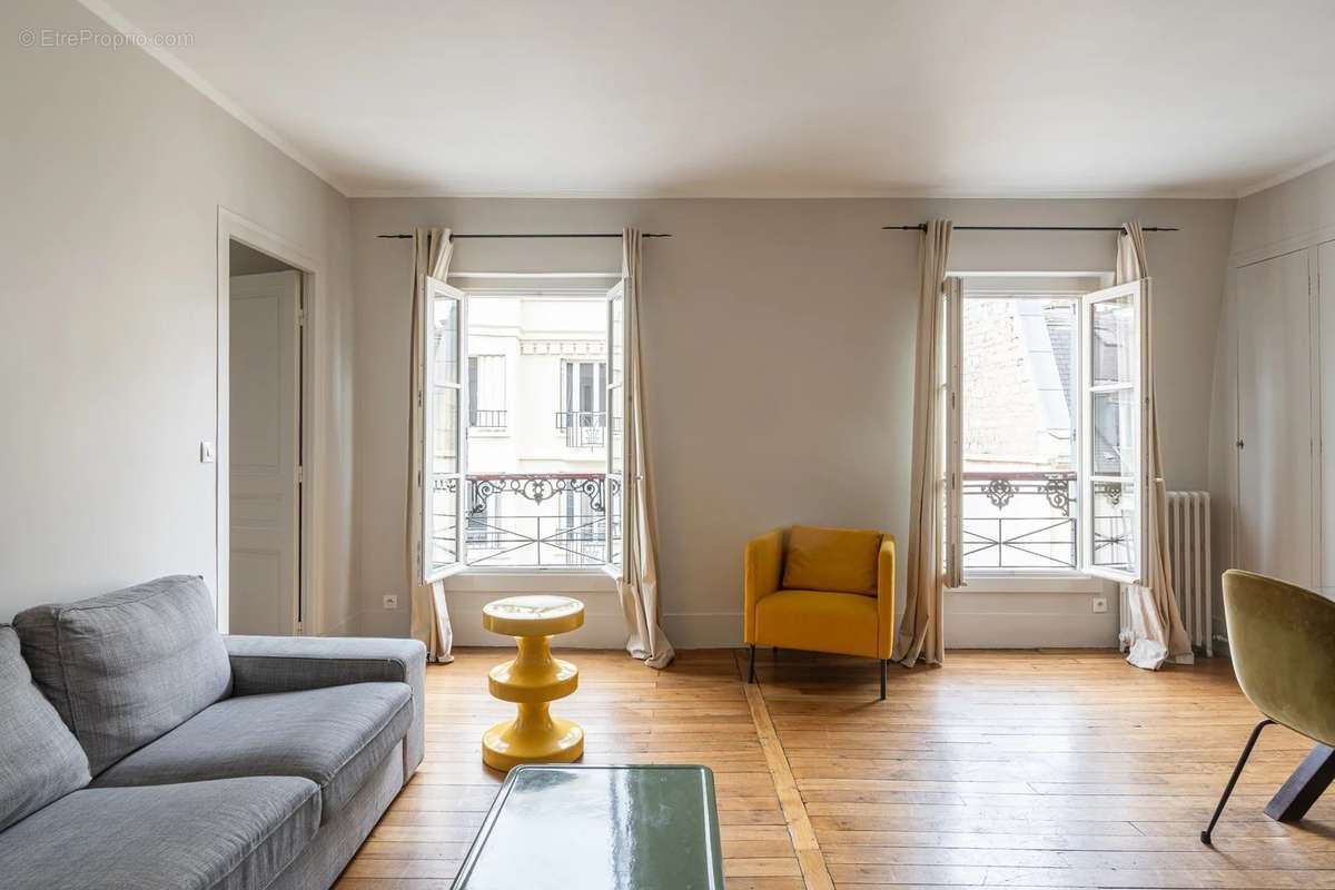 Appartement à PARIS-8E