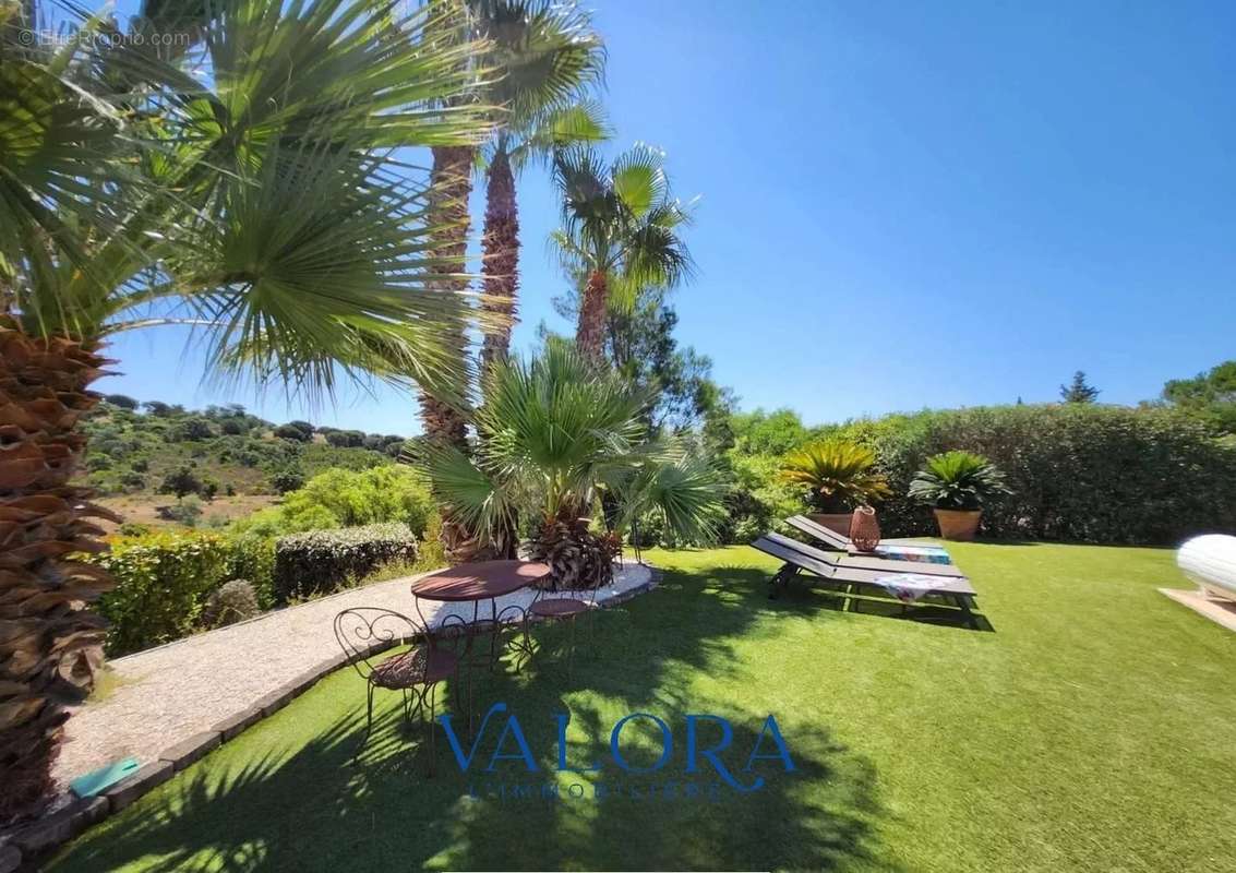 Maison à ROQUEBRUNE-SUR-ARGENS