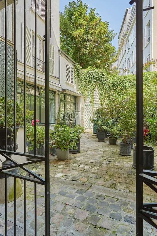 Appartement à PARIS-7E