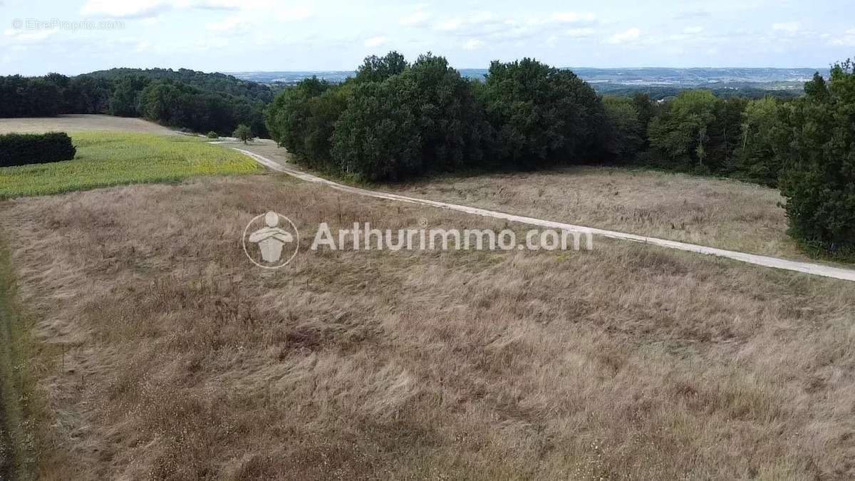 Terrain à DOUCHAPT