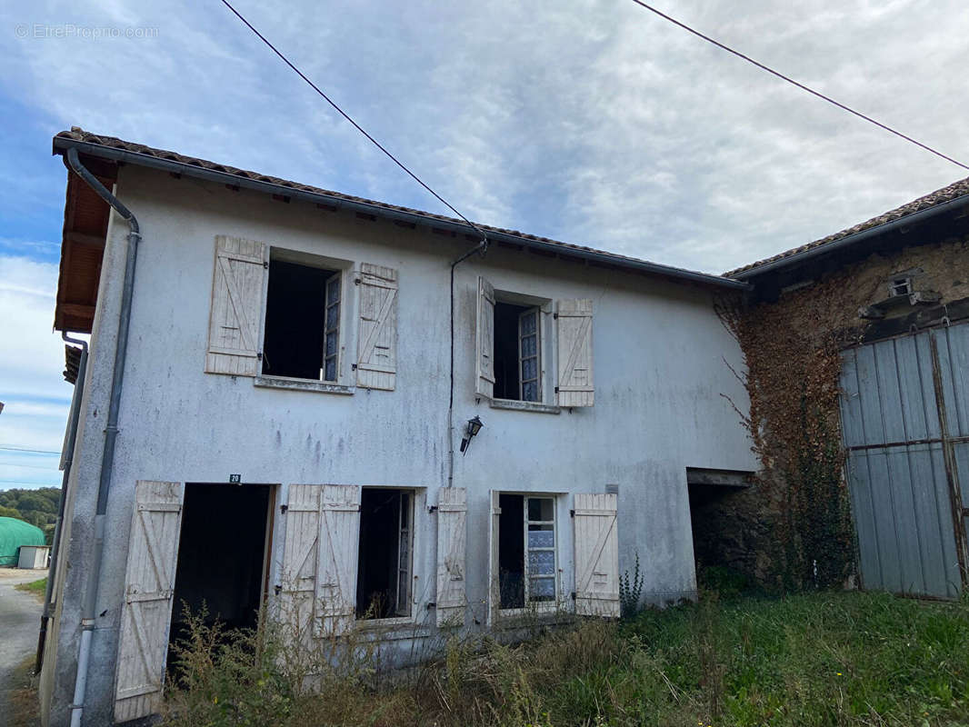 Maison à SAINT-LAURENT-SUR-GORRE