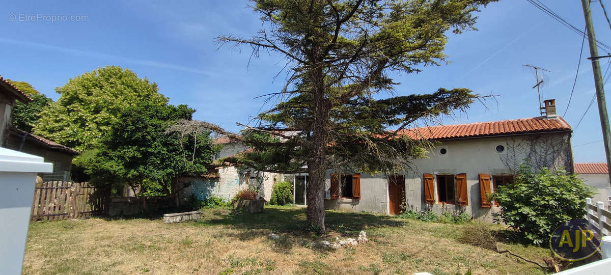 Maison à ECHEBRUNE