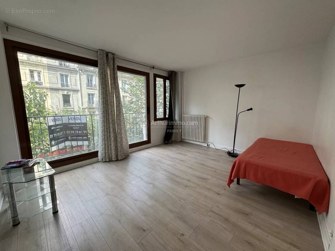 Appartement à PARIS-10E