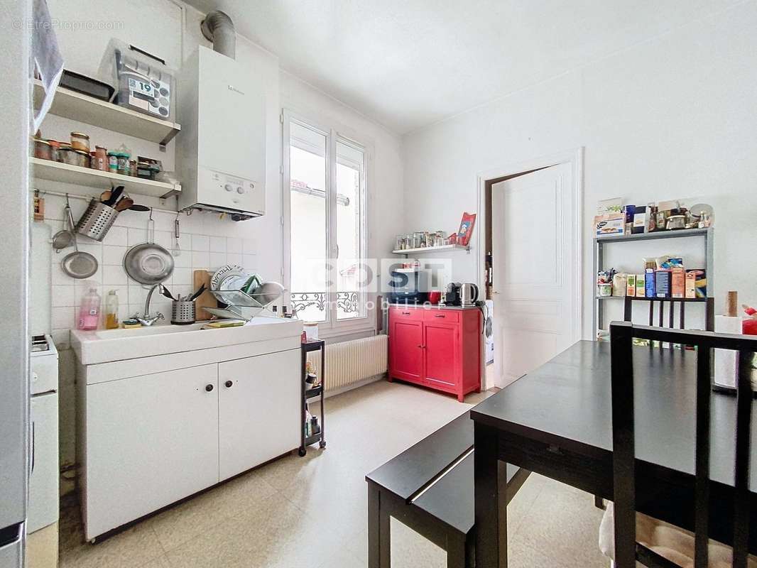 Appartement à COURBEVOIE