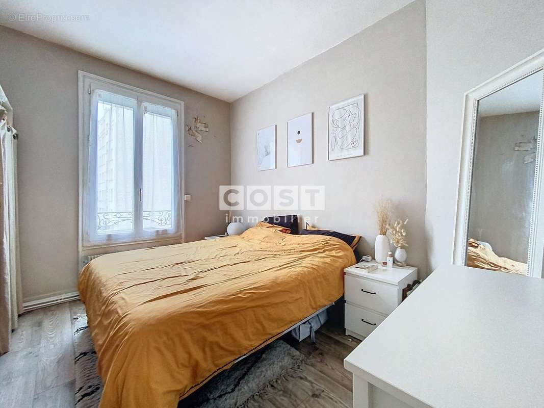 Appartement à COURBEVOIE