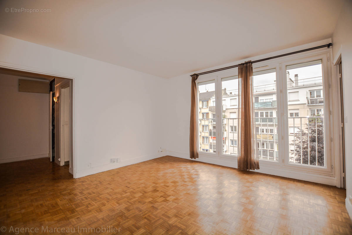 Appartement à COURBEVOIE