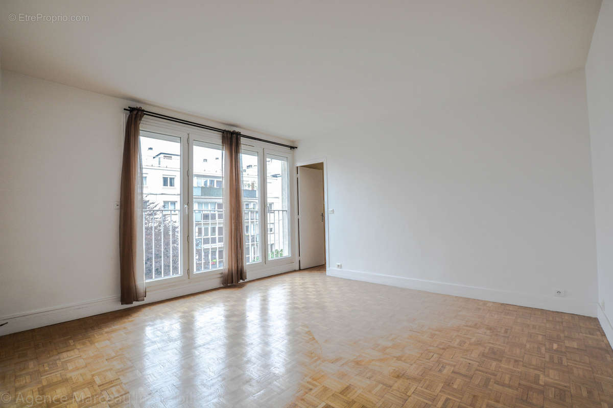 Appartement à COURBEVOIE