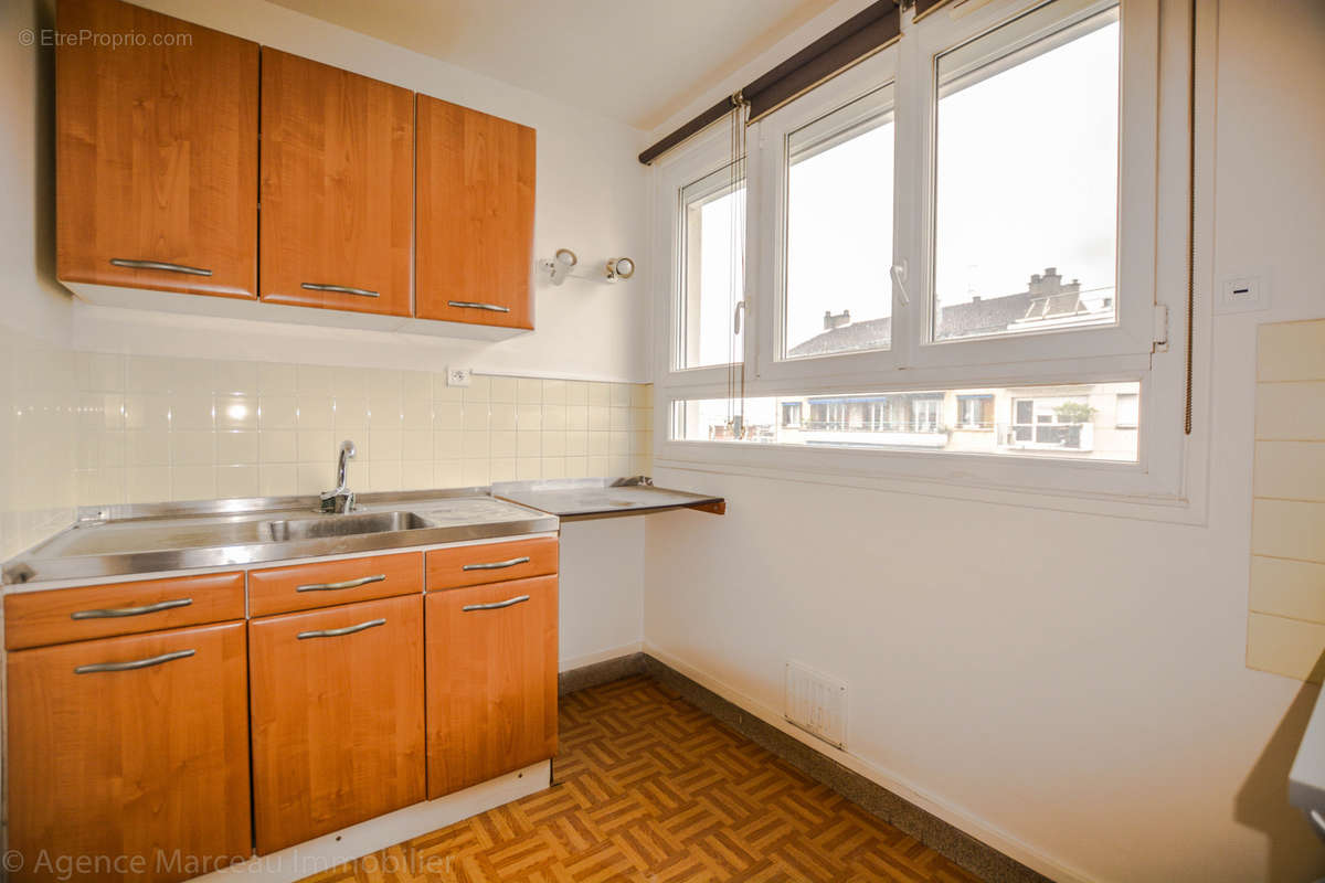 Appartement à COURBEVOIE