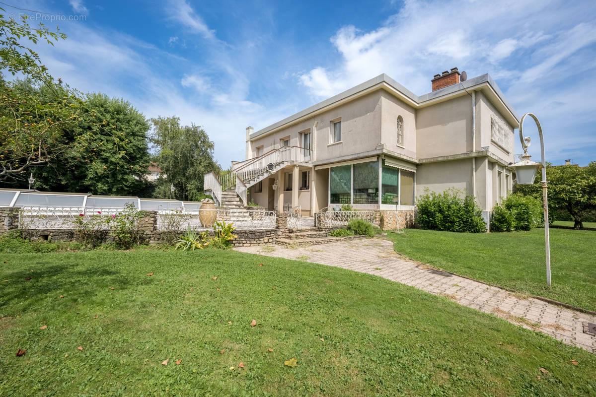 Maison à CHATILLON-SUR-CHALARONNE