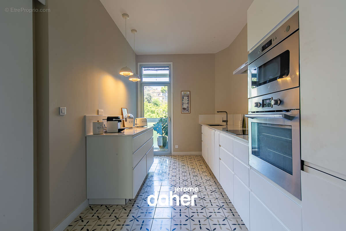 Appartement à MARSEILLE-8E