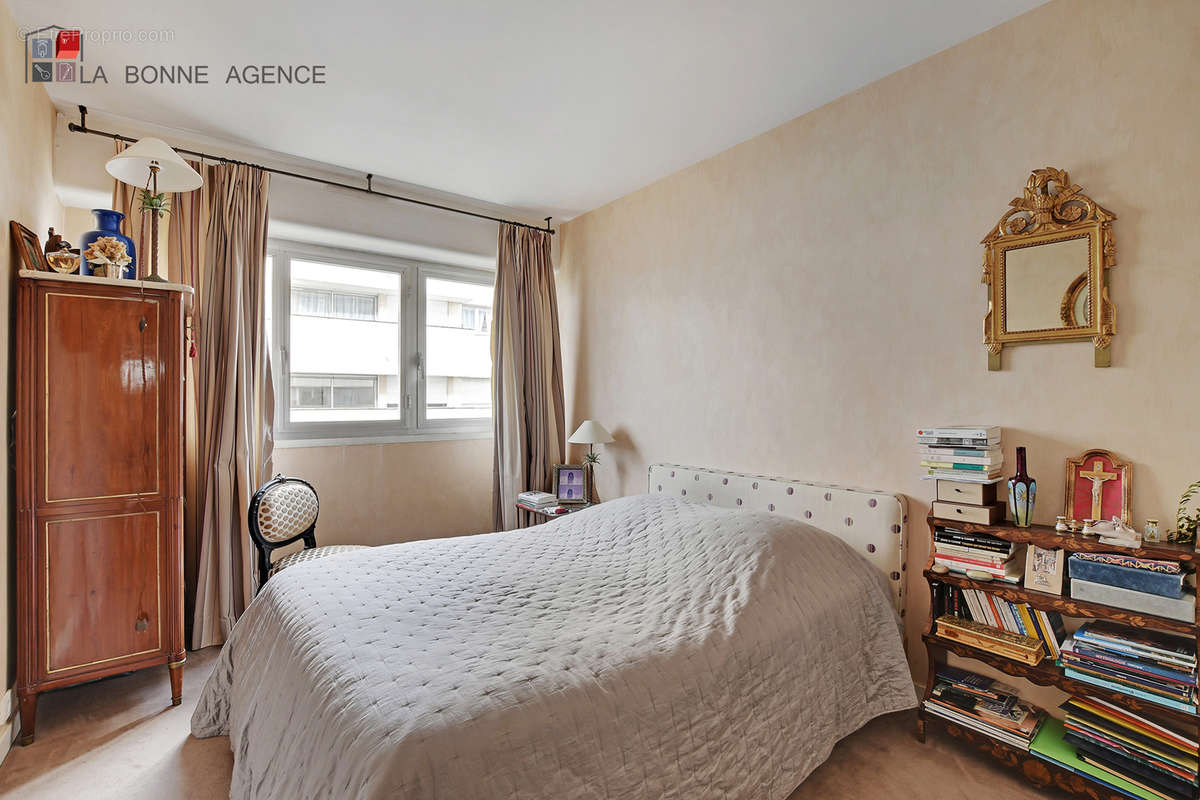 Appartement à PARIS-7E