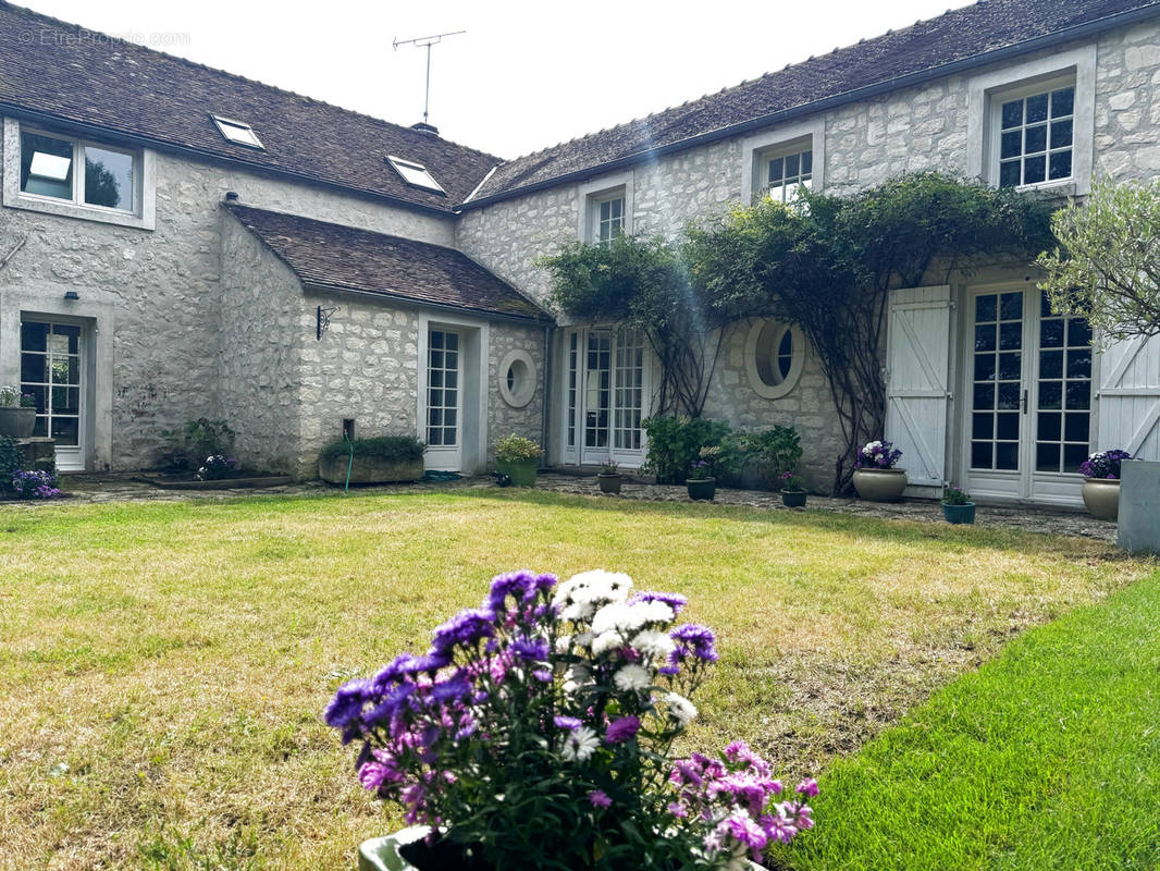 Maison à THIERS-SUR-THEVE