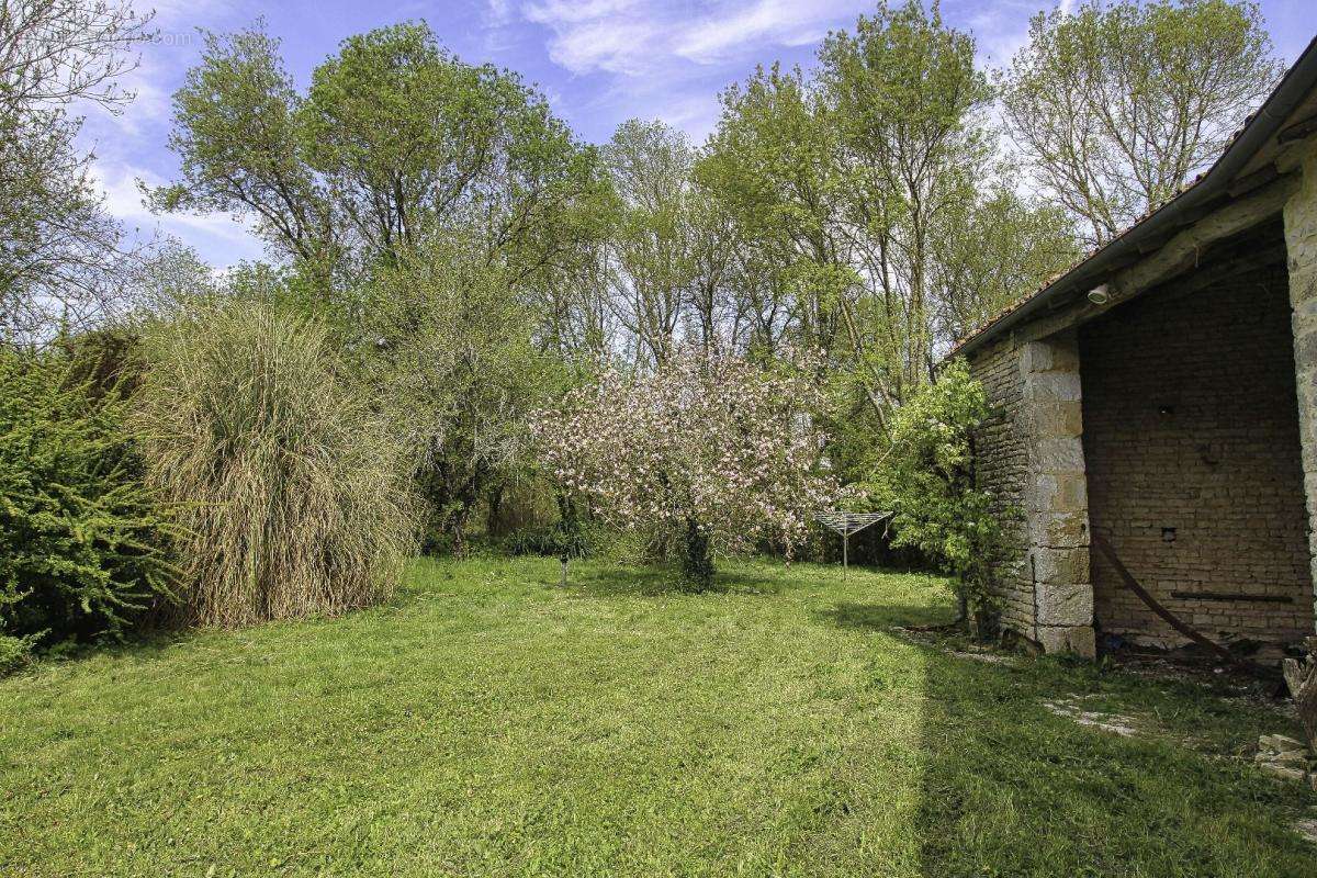 Maison à DAMPIERRE-SUR-BOUTONNE