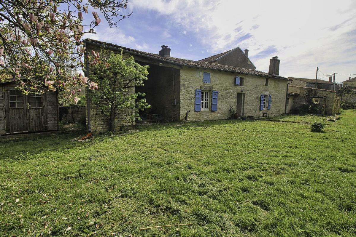 Maison à DAMPIERRE-SUR-BOUTONNE