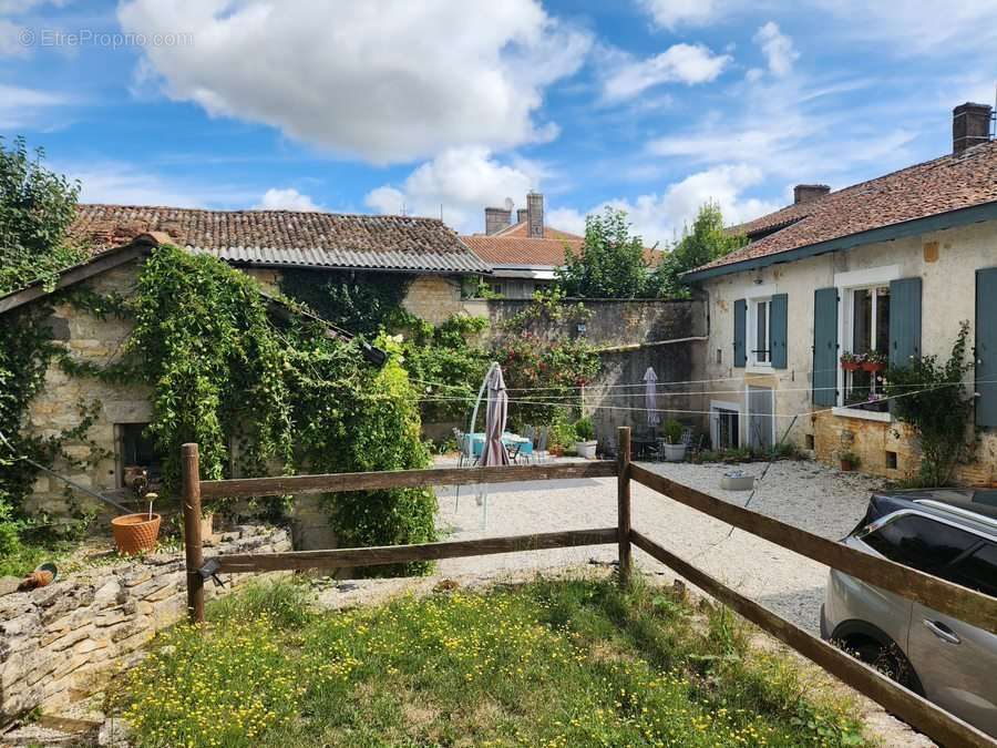 Maison à CHAMPAGNE-MOUTON