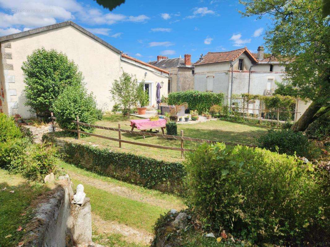 Maison à CHAMPAGNE-MOUTON