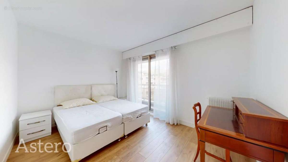 Appartement à NEUILLY-SUR-SEINE