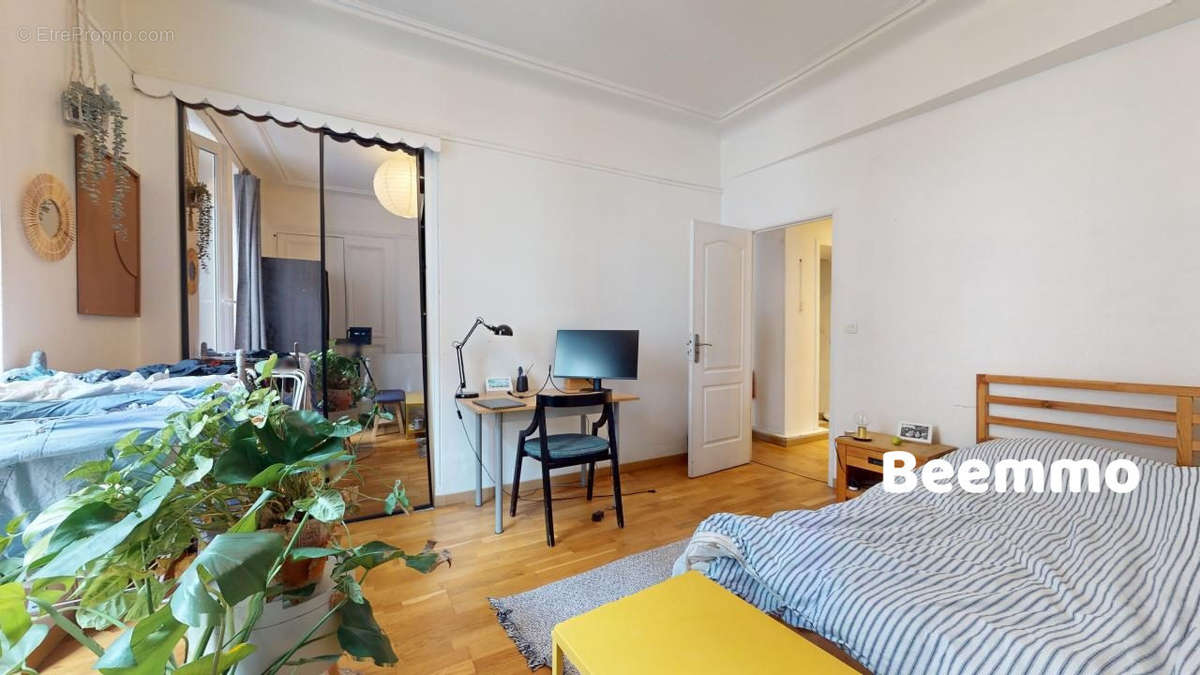 Appartement à PARIS-8E