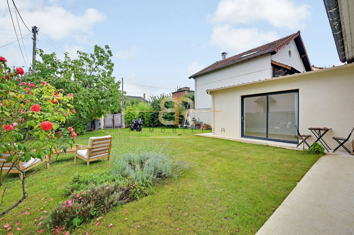 Maison à VIGNEUX-SUR-SEINE