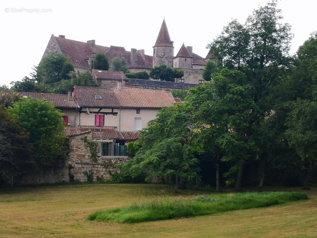 Maison à LAUZUN