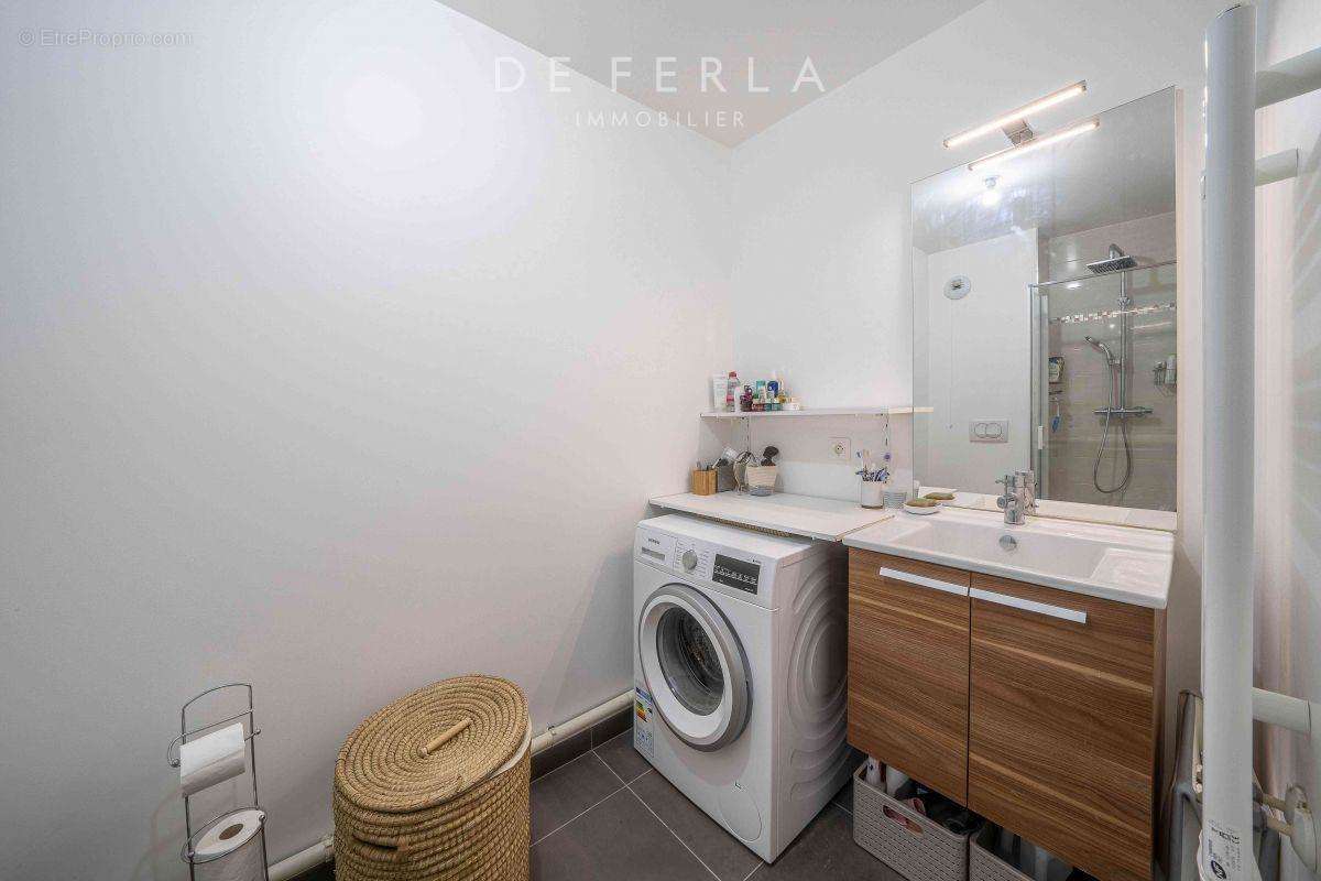 Appartement à PARIS-14E