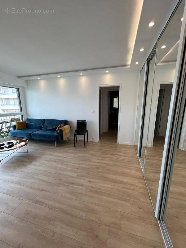 Appartement à COURBEVOIE