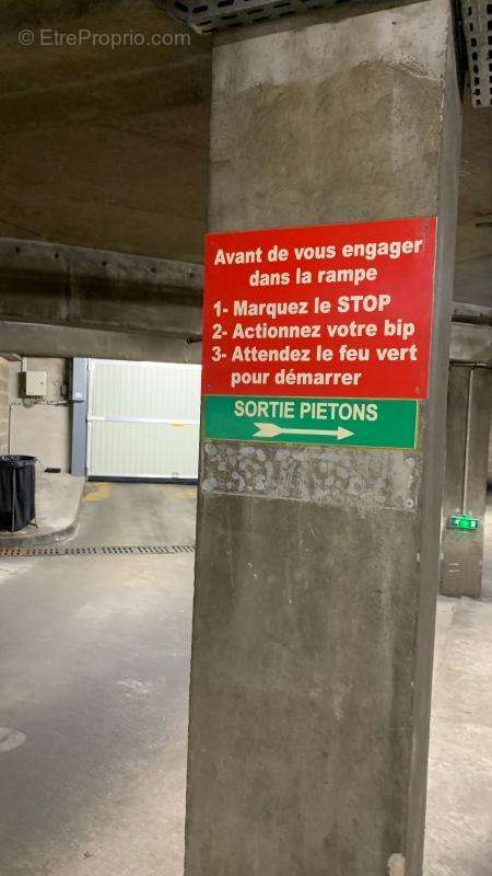 Parking à PARIS-12E