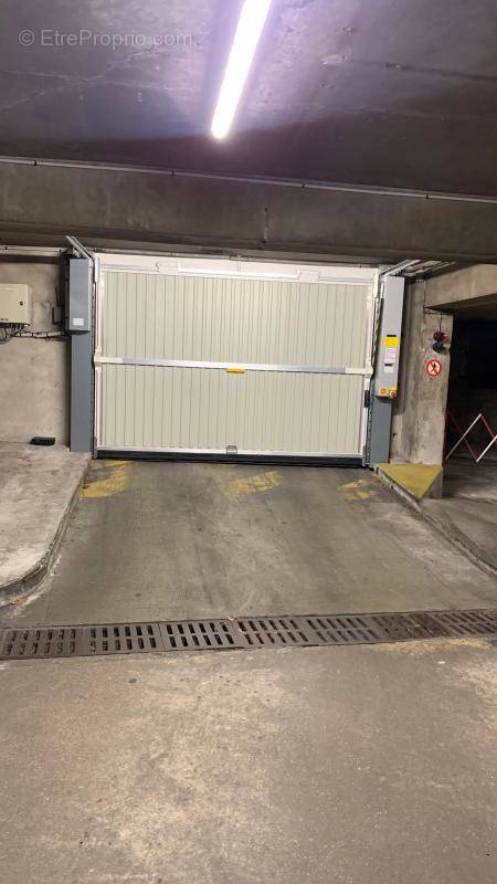 Parking à PARIS-12E