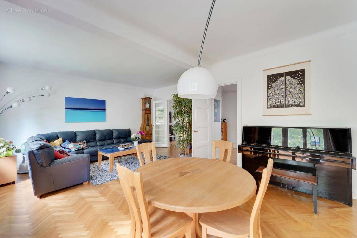 Appartement à NEUILLY-SUR-SEINE