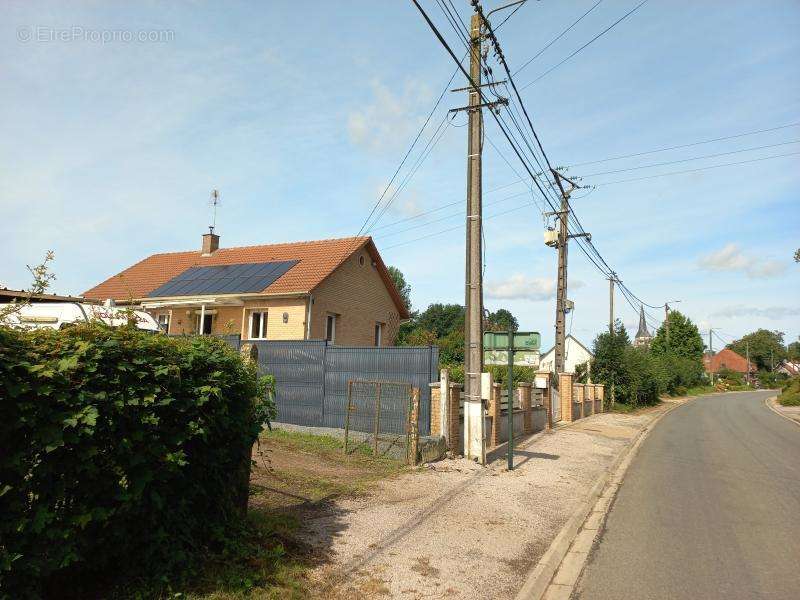 Maison à AZINCOURT