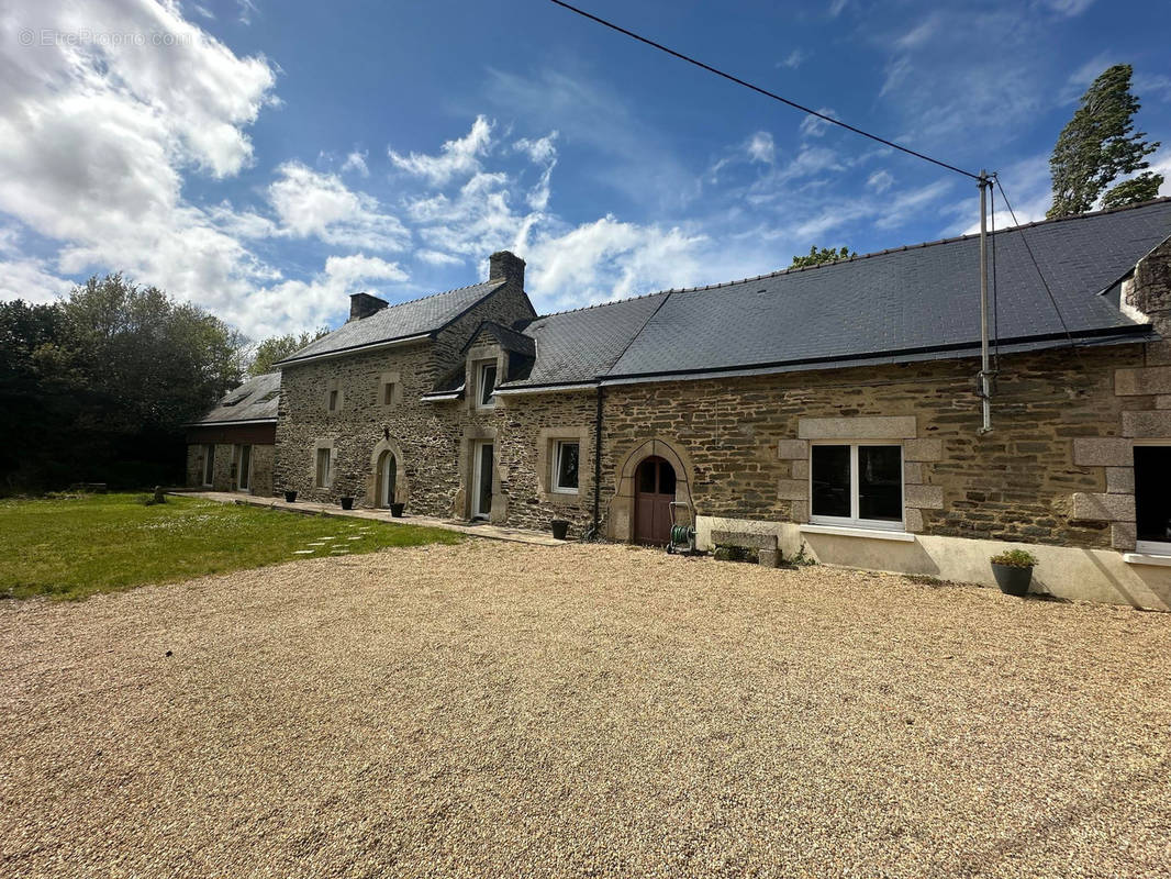 Maison à REGUINY