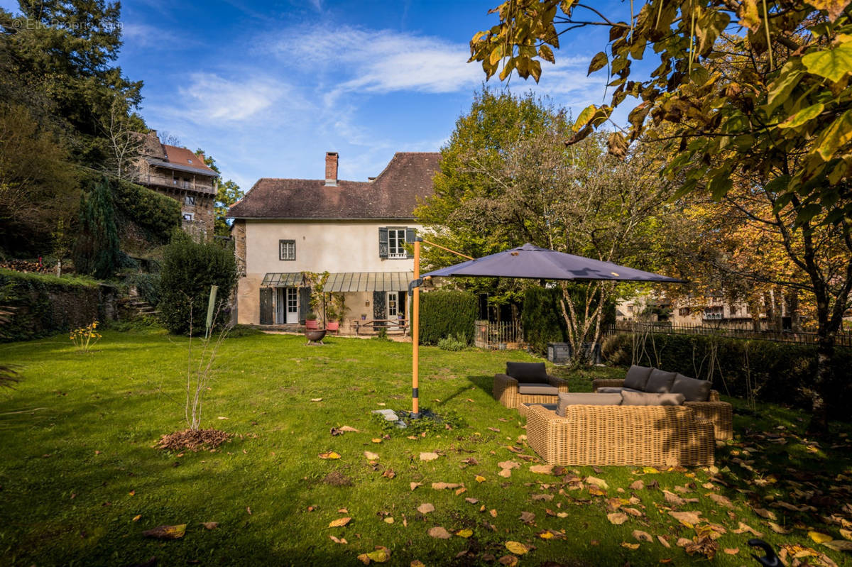 Maison à SEGUR-LE-CHATEAU