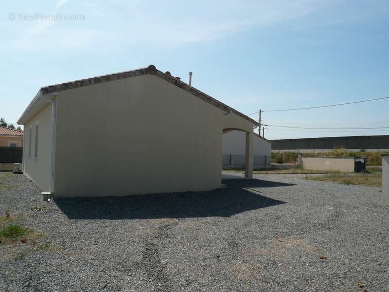 Maison à ROULLET-SAINT-ESTEPHE