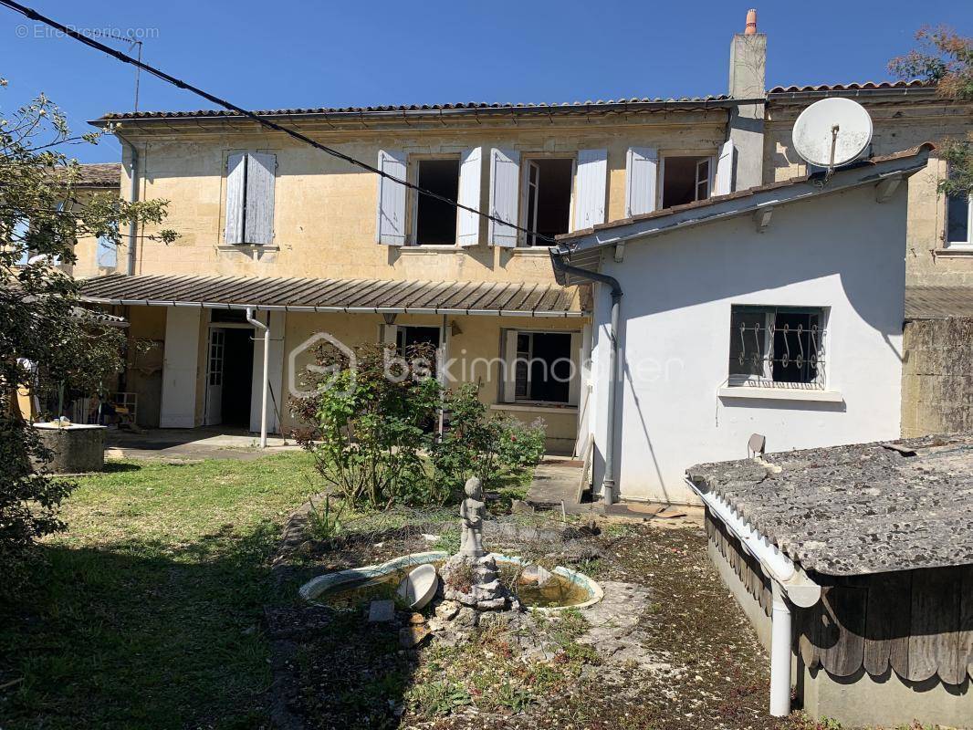 Maison à SAINT-MEDARD-DE-GUIZIERES