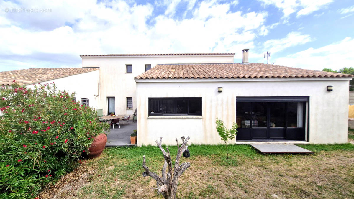 Maison à MORIERES-LES-AVIGNON