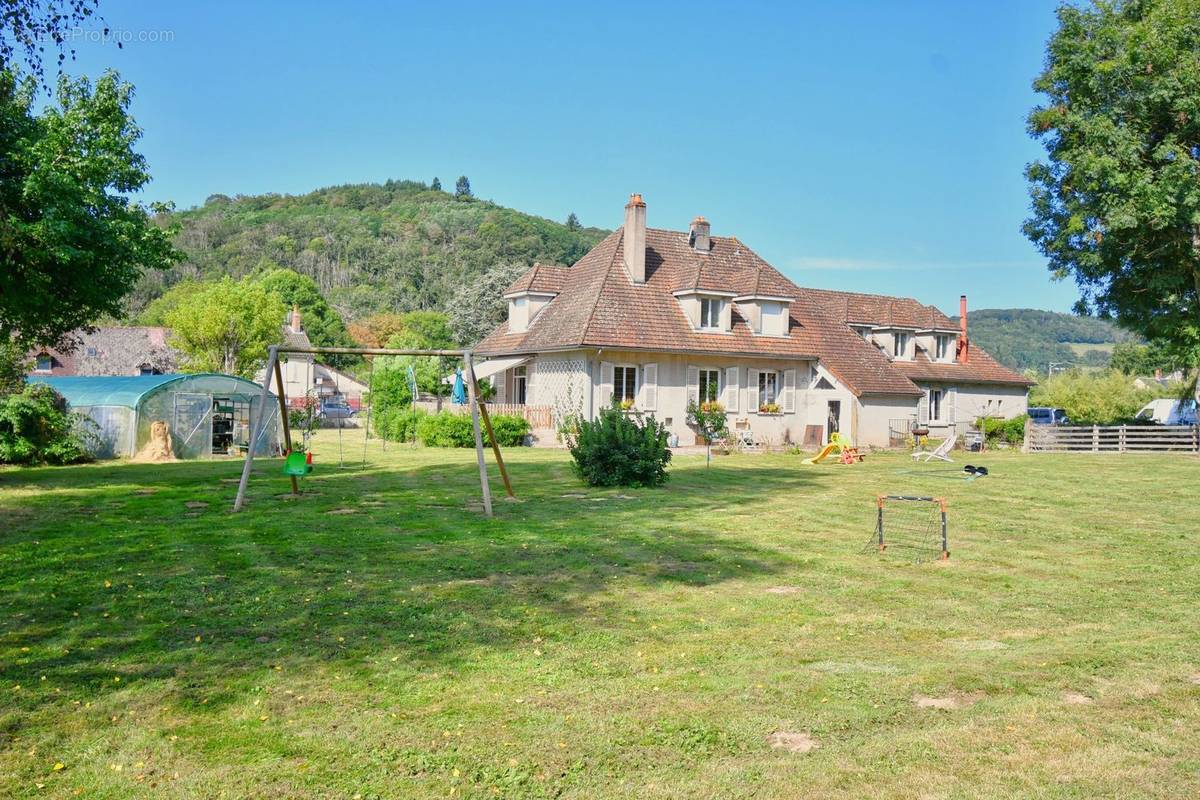 Maison à LUCENAY-L&#039;EVEQUE