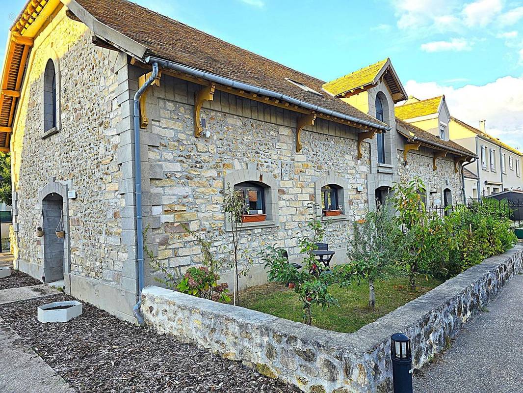 Photo 1 - Maison à FONTENAY-LES-BRIIS