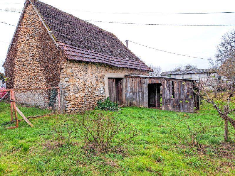 Photo 2 - Maison à SAINT-PIERRE-DE-CHIGNAC