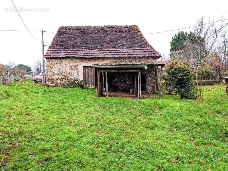 Photo 4 - Maison à SAINT-PIERRE-DE-CHIGNAC