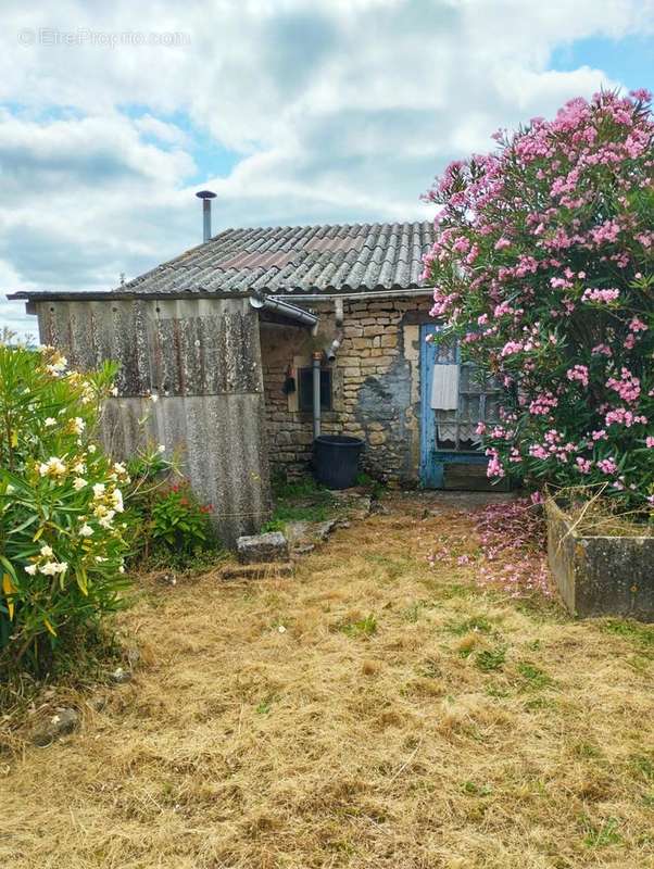 Photo 3 - Maison à NEUVICQ-LE-CHATEAU